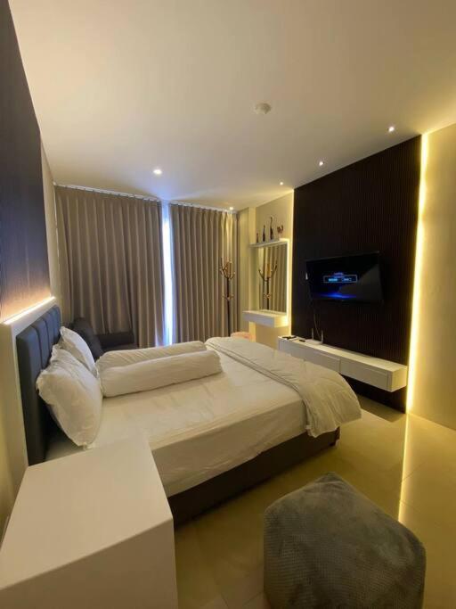 Nagoya Thamrin Apartment High Floor With View Dış mekan fotoğraf